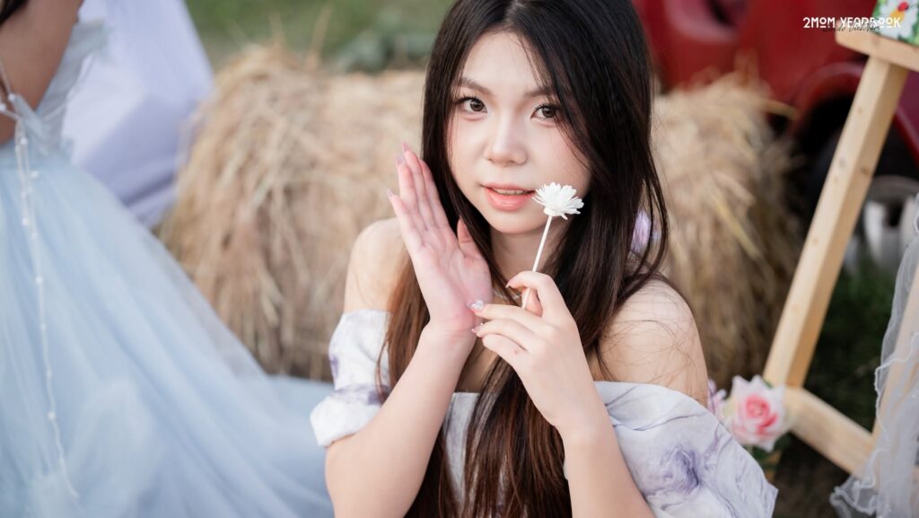 make up kỉ yếu