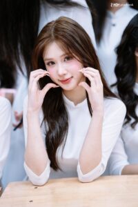 make up kỷ yếu